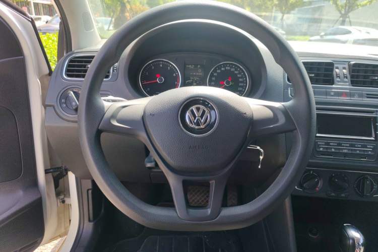 Used Volkswagen Polo 2014 1.6L Automatic Comfort Edition Steering Wheel