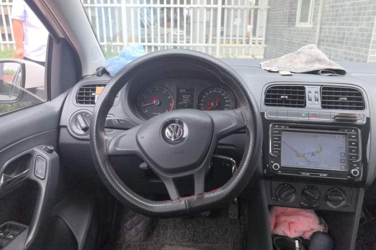 Used Volkswagen Polo 2014 1.4L Manual Fashion Edition Steering Wheel