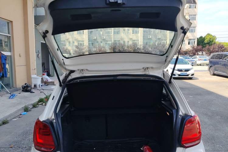 Used Volkswagen Polo 2014 1.6L Automatic Comfort Edition Trunk