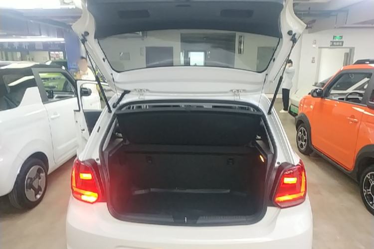Used Volkswagen Polo 2014 1.4L Manual Fashion Edition Trunk