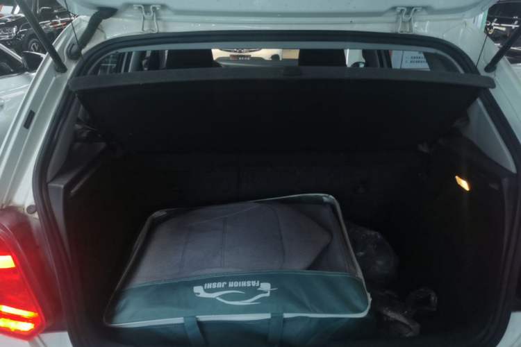 Used Volkswagen Polo 2014 1.6L Automatic Comfort Edition Trunk