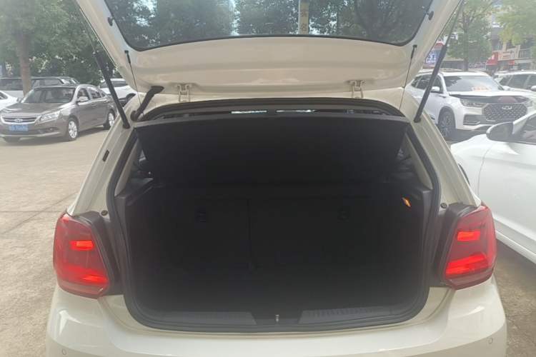 Used Volkswagen Polo 2014 1.6L Automatic Comfort Edition Trunk