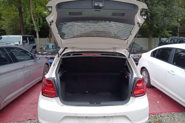 Used Volkswagen Polo 2014 1.6L Automatic Comfort Edition Trunk