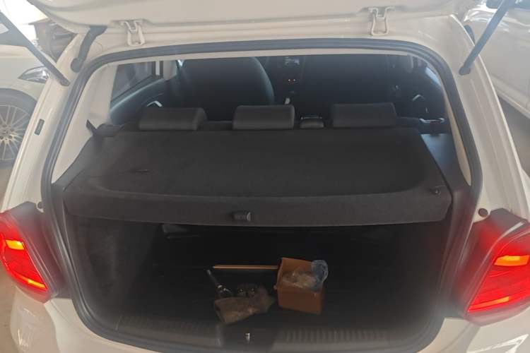 Used Volkswagen Polo 2014 1.4L Manual Fashion Edition Trunk