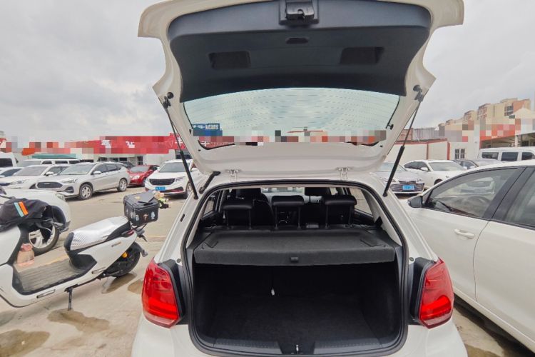 Used Volkswagen Polo 2014 1.6L Automatic Luxury Edition Trunk