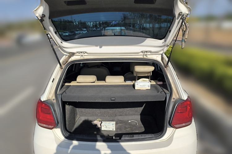 Used Volkswagen Polo 2014 1.4L Manual Fashion Edition Trunk