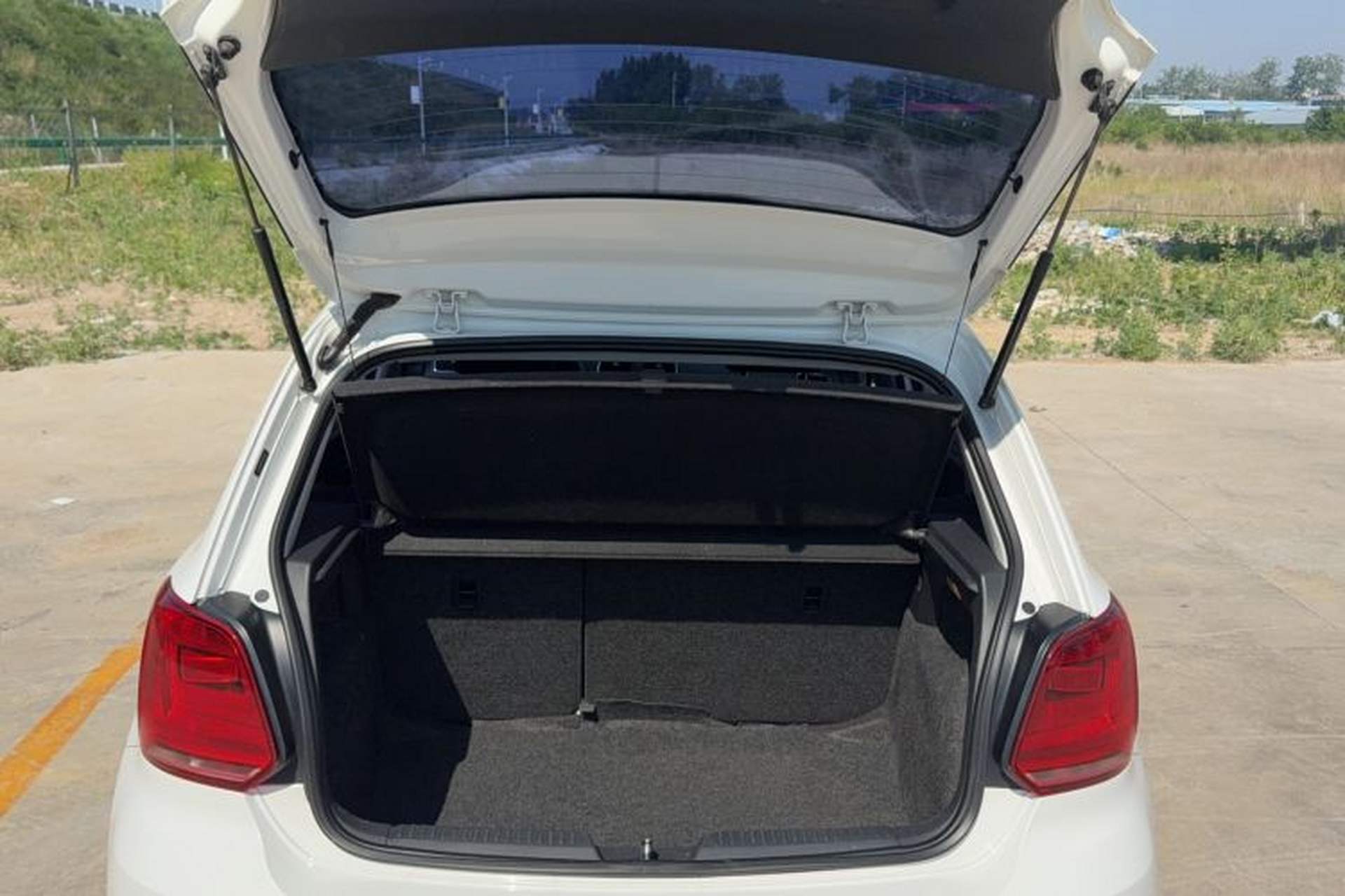 Used Volkswagen Polo 2014 1.6L Automatic Comfort Edition Trunk
