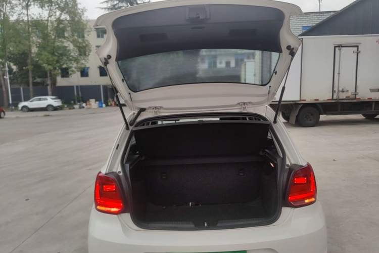 Used Volkswagen Polo 2014 1.4L Manual Fashion Edition Trunk