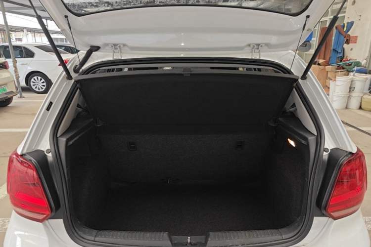 Used Volkswagen Polo 2014 1.4L Manual Fashion Edition Trunk