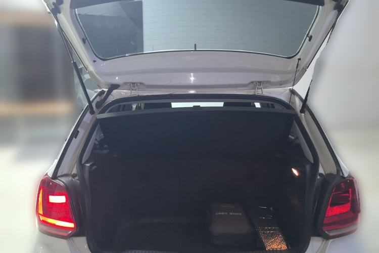 Used Volkswagen Polo 2014 1.6L Automatic Comfort Edition Trunk