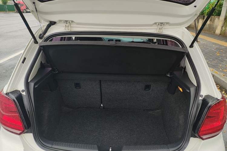 Used Volkswagen Polo 2014 1.6L Automatic Comfort Edition Trunk