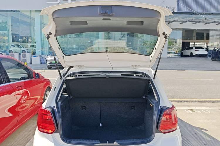 Used Volkswagen Polo 2014 1.6L Automatic Comfort Edition Trunk