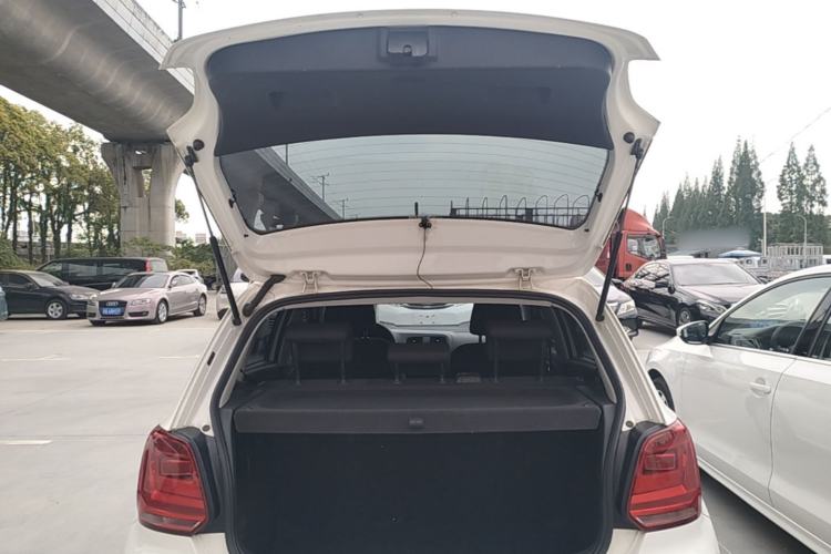 Used Volkswagen Polo 2014 1.4L Manual Fashion Edition Trunk
