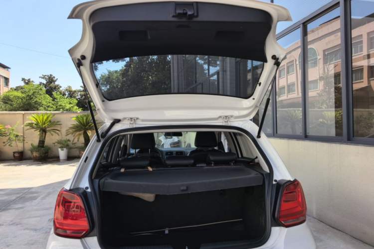 Used Volkswagen Polo 2014 1.4L Manual Fashion Edition Trunk