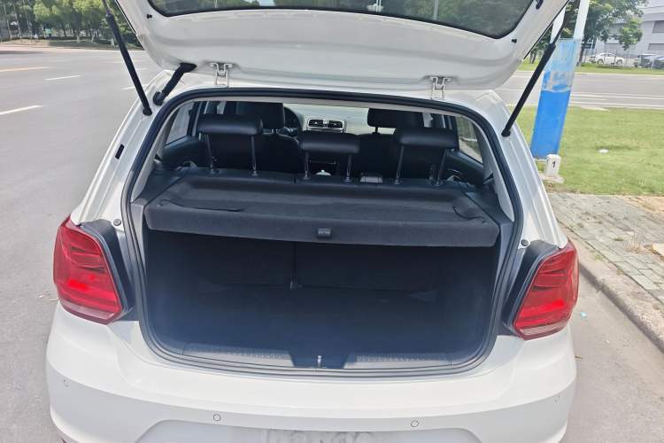 Used Volkswagen Polo 2014 1.6L Automatic Luxury Edition Trunk