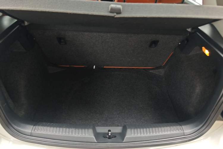 Used Volkswagen Polo 2014 1.4L Manual Fashion Edition Trunk