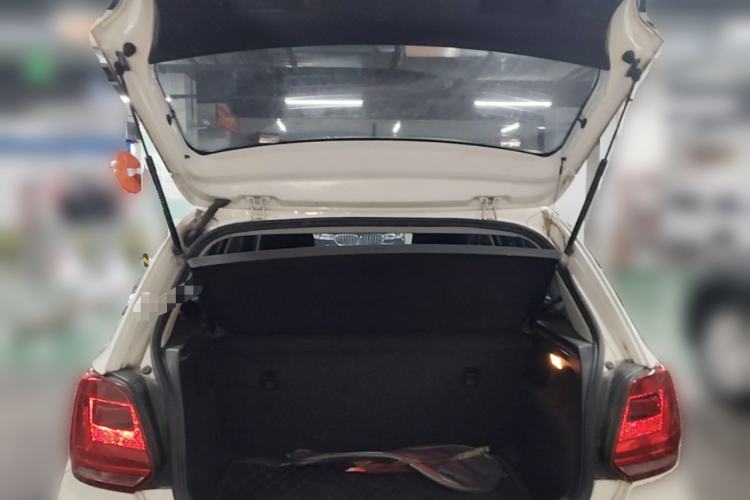 Used Volkswagen Polo 2014 1.4L Manual Fashion Edition Trunk