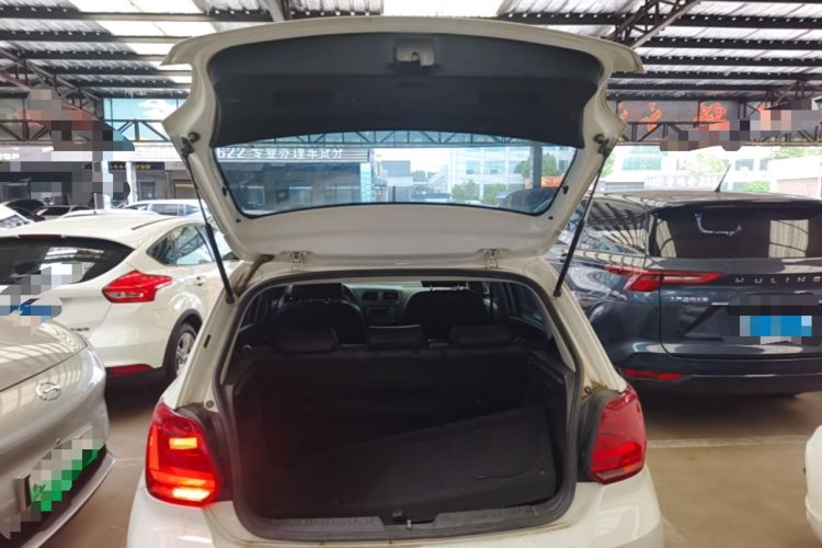 Used Volkswagen Polo 2014 1.4L Manual Fashion Edition Trunk