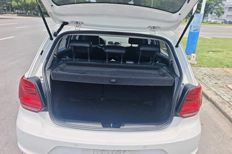 Used Volkswagen Polo 2014 1.6L Automatic Luxury Edition Trunk