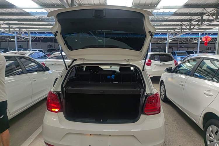 Used Volkswagen Polo 2014 1.4L Manual Fashion Edition Trunk