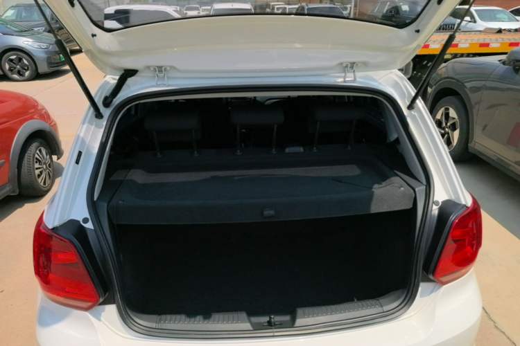 Used Volkswagen Polo 2014 1.4L Manual Fashion Edition Trunk