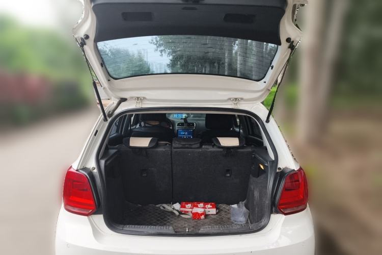 Used Volkswagen Polo 2014 1.4L Manual Fashion Edition Trunk