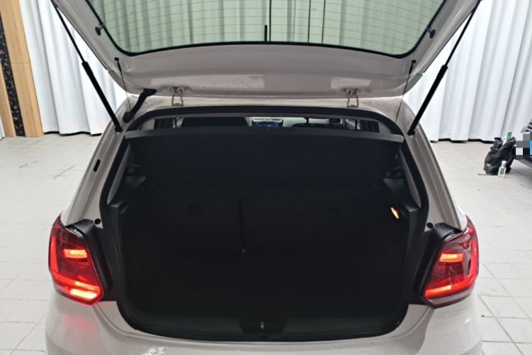 Used Volkswagen Polo 2014 1.6L Automatic Comfort Edition Trunk
