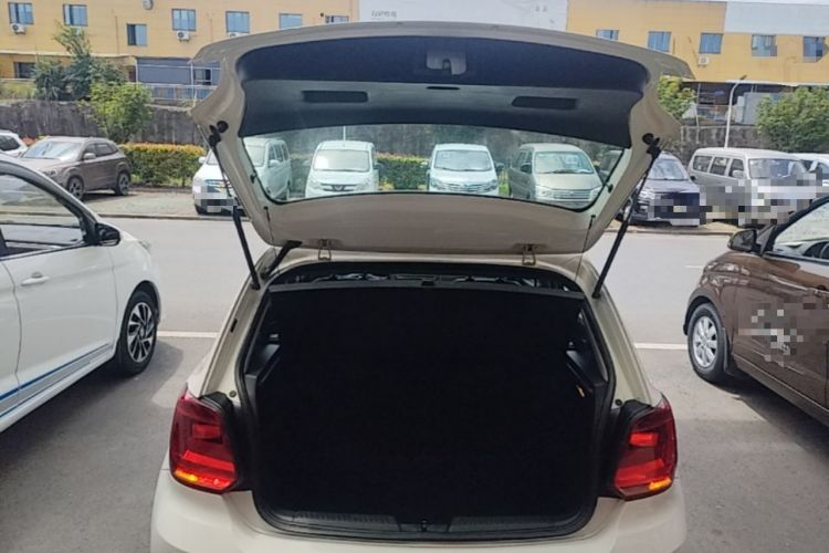Used Volkswagen Polo 2014 1.4L Manual Fashion Edition Trunk