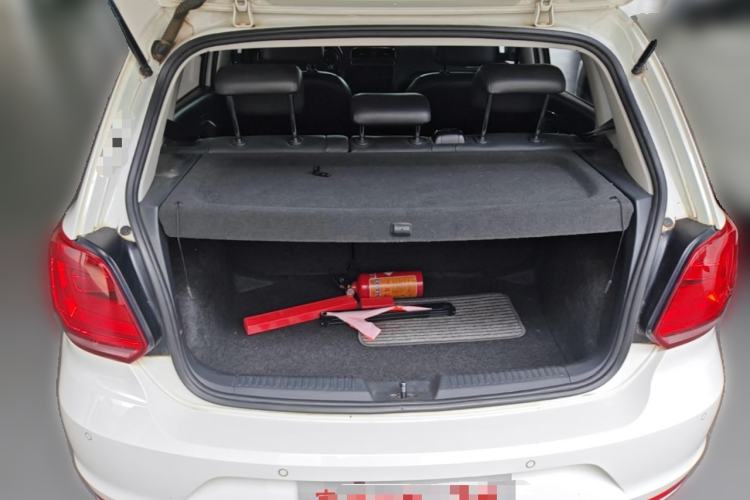 Used Volkswagen Polo 2014 1.6L Automatic Luxury Edition Trunk