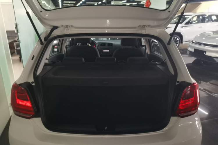 Used Volkswagen Polo 2014 1.4L Manual Fashion Edition Trunk