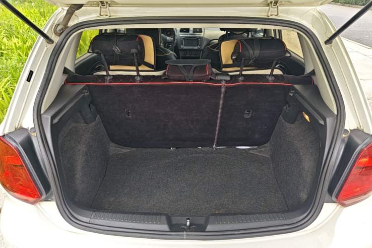 Used Volkswagen Polo 2014 1.4L Manual Fashion Edition Trunk
