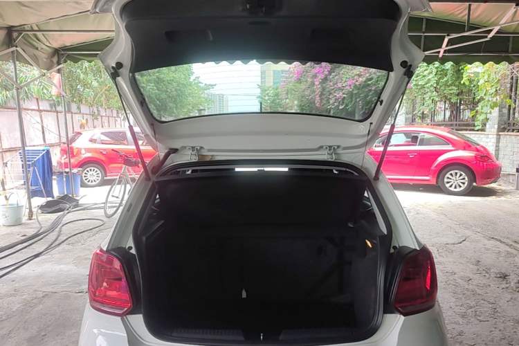 Used Volkswagen Polo 2014 1.6L Automatic Comfort Edition Trunk