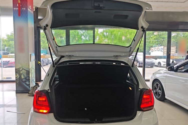 Used Volkswagen Polo 2014 1.4L Manual Fashion Edition Trunk