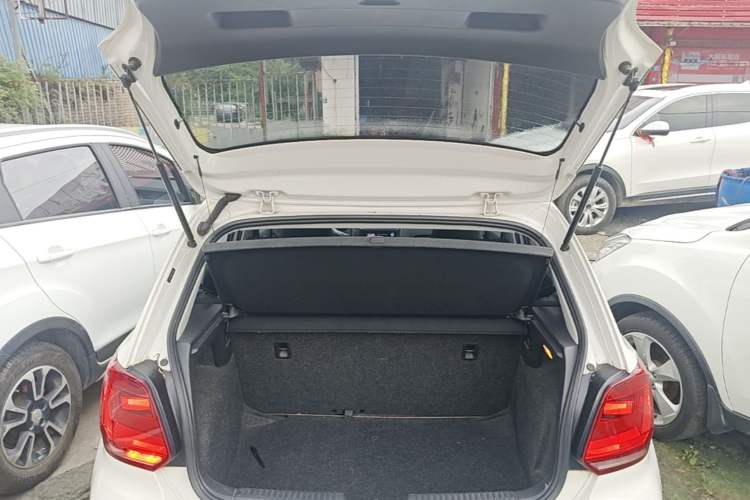 Used Volkswagen Polo 2014 1.4L Manual Fashion Edition Trunk