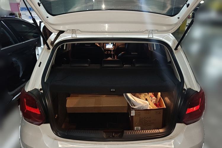 Used Volkswagen Polo 2014 1.4L Manual Fashion Edition Trunk