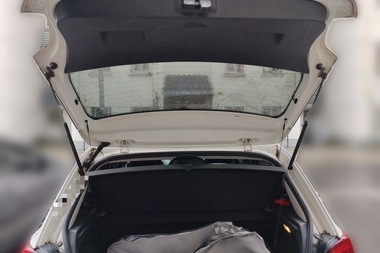 Used Volkswagen Polo 2014 1.6L Automatic Comfort Edition Trunk