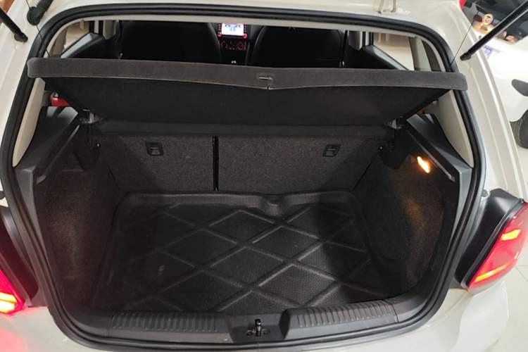 Used Volkswagen Polo 2014 1.4L Manual Comfort Edition Trunk