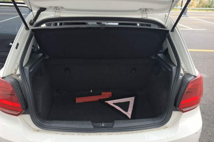 Used Volkswagen Polo 2014 1.4L Manual Fashion Edition Trunk