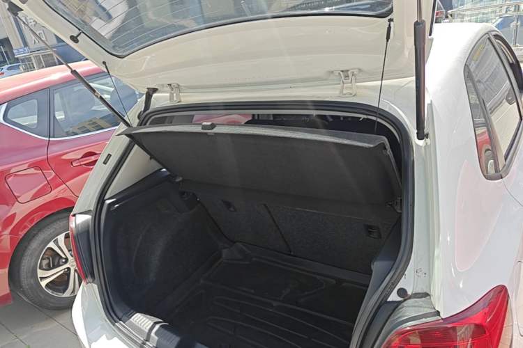 Used Volkswagen Polo 2014 1.6L Automatic Comfort Edition Trunk