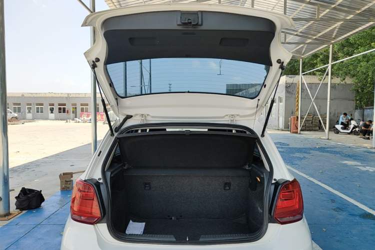 Used Volkswagen Polo 2014 1.4L Manual Fashion Edition Trunk
