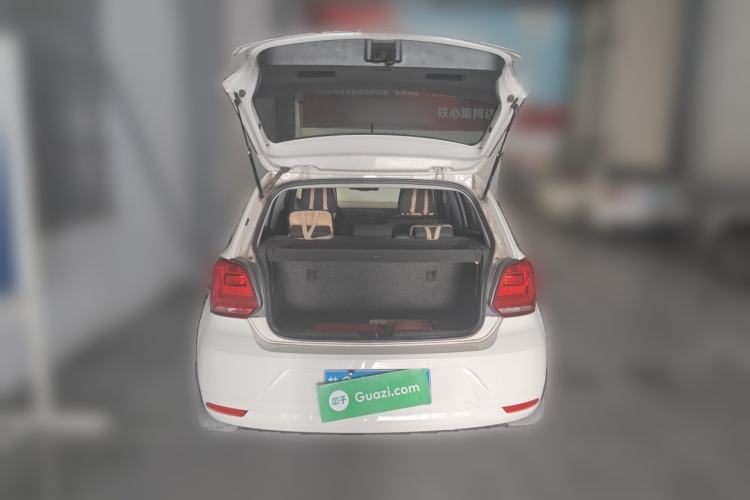 Used Volkswagen Polo 2014 1.4L Manual Fashion Edition Trunk