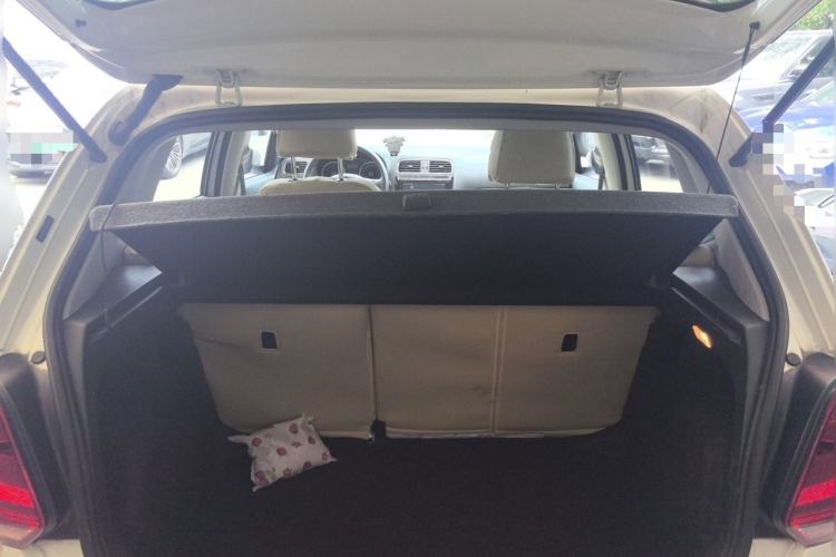 Used Volkswagen Polo 2014 1.6L Automatic Comfort Edition Trunk