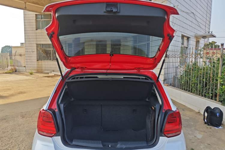 Used Volkswagen Polo 2014 1.6L Automatic Comfort Edition Trunk