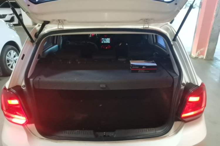 Used Volkswagen Polo 2014 1.4L Manual Fashion Edition Trunk