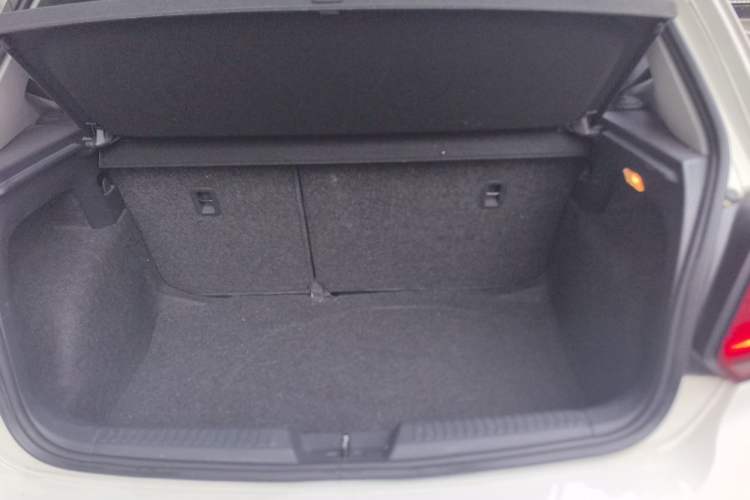 Used Volkswagen Polo 2014 1.6L Automatic Luxury Edition Trunk