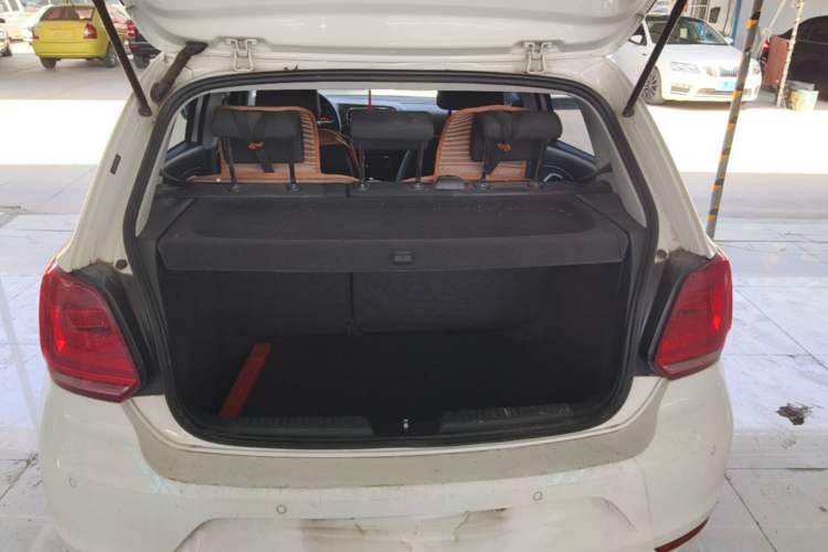 Used Volkswagen Polo 2014 1.6L Automatic Comfort Edition Trunk