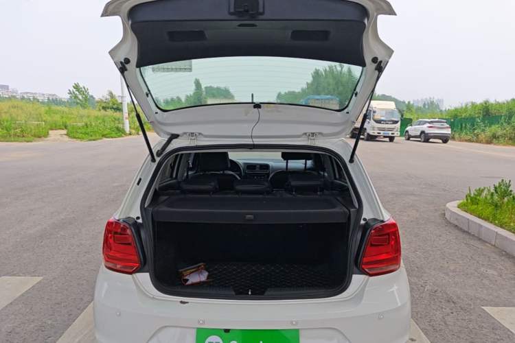 Used Volkswagen Polo 2014 1.4L Manual Fashion Edition Trunk