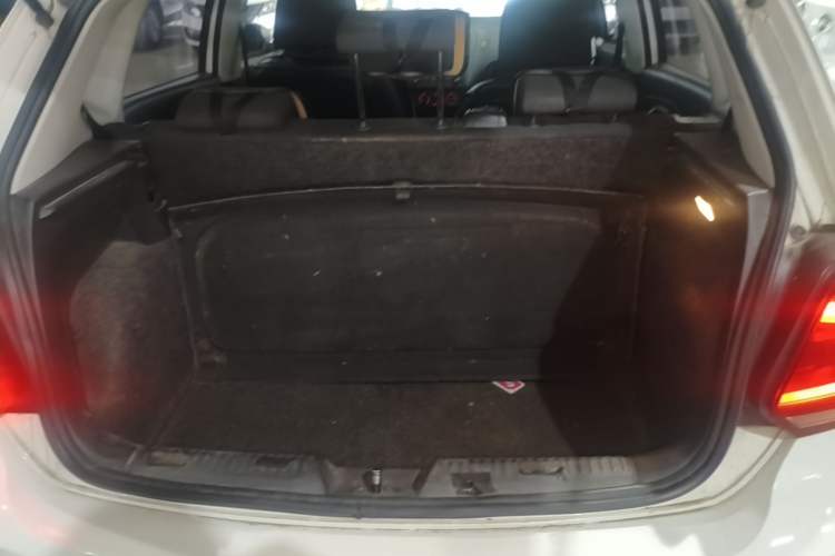 Used Volkswagen Polo 2014 1.4L Manual Fashion Edition Trunk