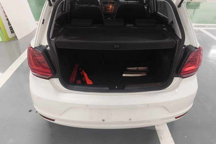Used Volkswagen Polo 2014 1.6L Automatic Comfort Edition Trunk