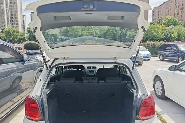 Used Volkswagen Polo 2014 1.4L Manual Fashion Edition Trunk